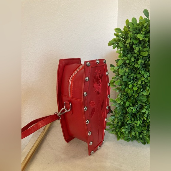 Red Mini Coffin crossbody bag with embroidered Rose - Picture 4 of 5